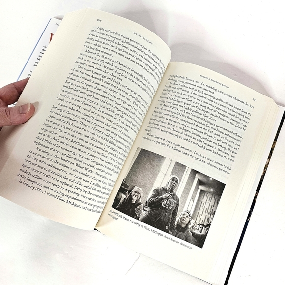 Our Revolution: A Future to Believe In Book NWT - Picture 5 of 5